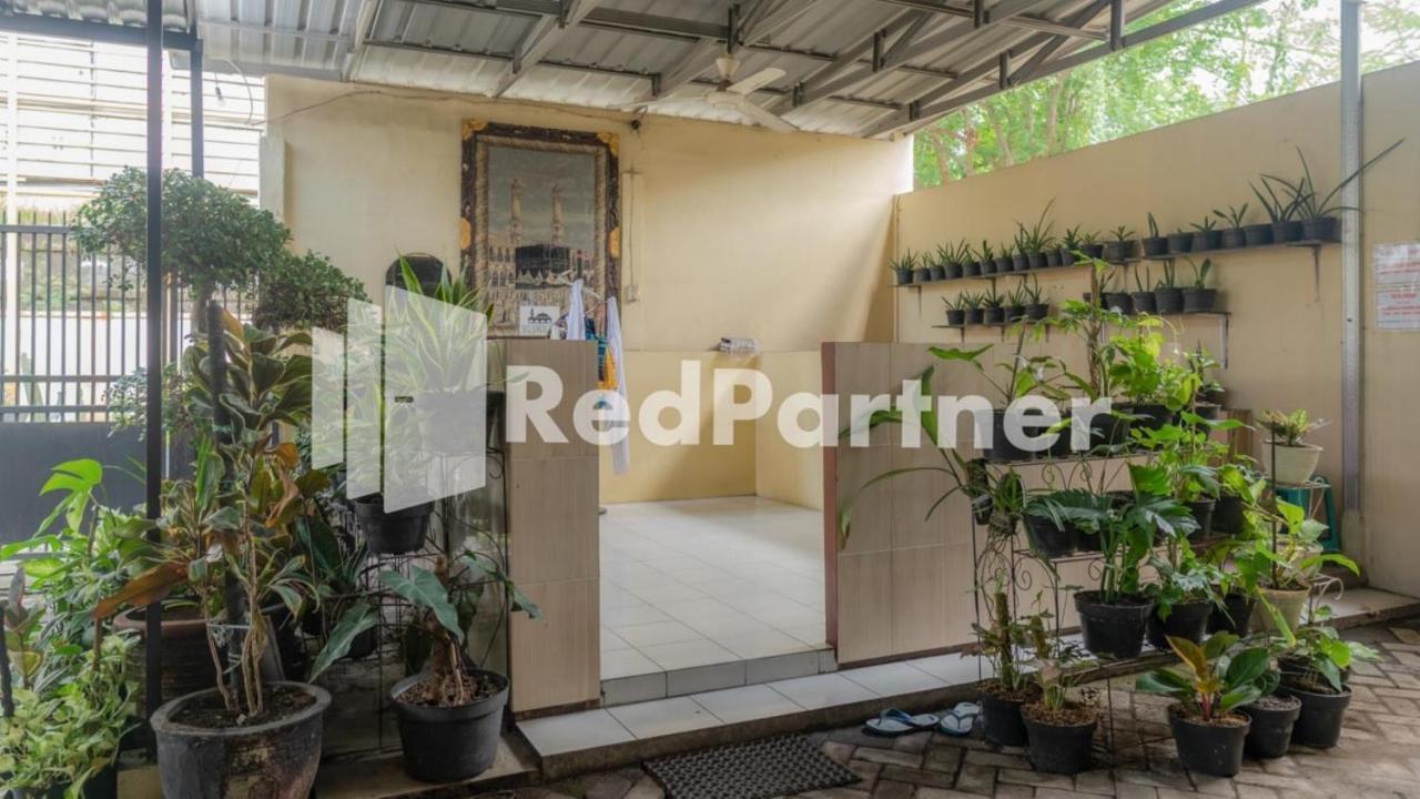 Vandhela Homestay Syariah Mitra Reddoorz Surabaya Ngoại thất bức ảnh